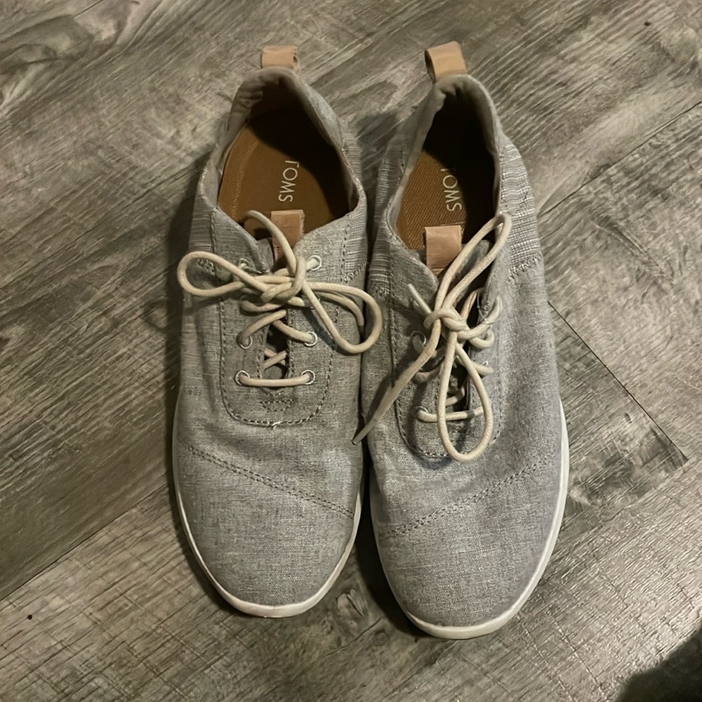 Grey Tom’s brand new. 9w